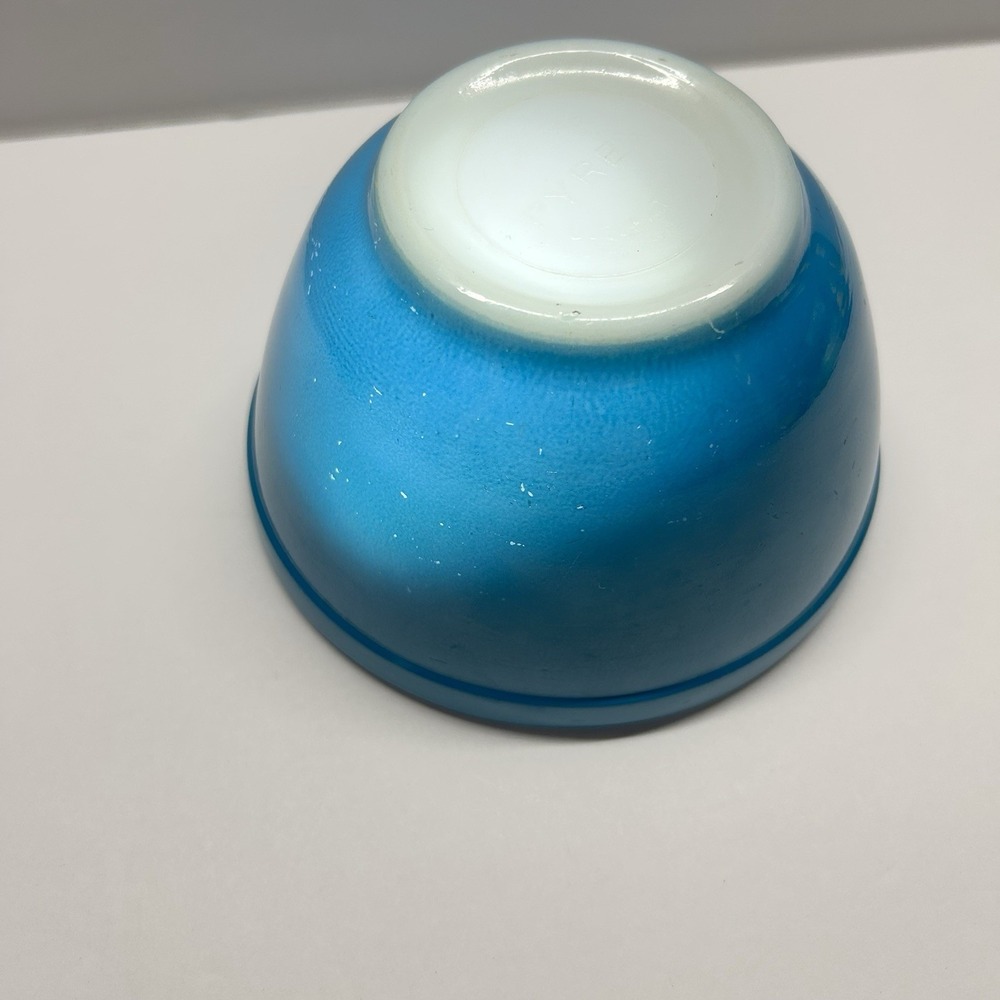 Vintage Pyrex Small Mixing Nesting Primary Blue 6 Inches - Picture 12 of 16